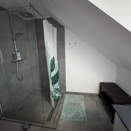 Hirschhausen - Wohnen Im Gruenen Nahe Duesseldorf *