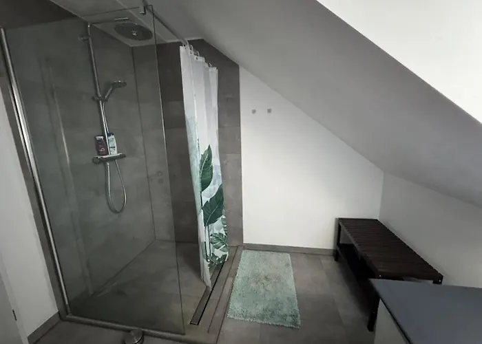 Hirschhausen - Wohnen Im Gruenen Nahe Duesseldorf *